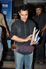 Aamir Khan at IBN7 Super Idols to honor achievers with disability in Taj Land_s End on 19th Jan 2010 (29).JPG